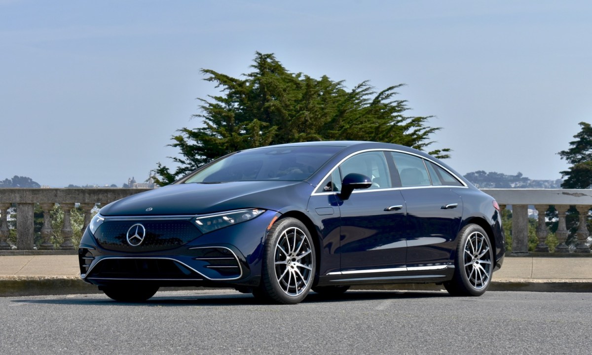 Front three quarter view of the 2022 Mercedes-Benz EQS.