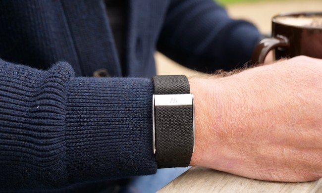 A person wearing the Whoop 5.0.